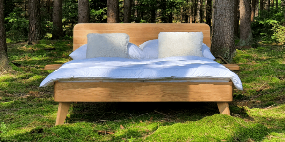 Dvoulůžkové postele z masivu
