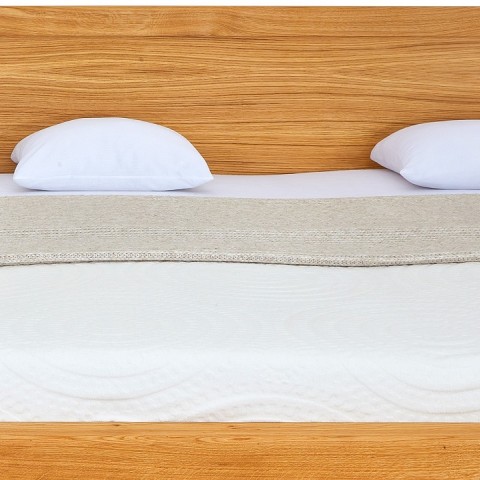 Postel z masivu STONE detail hlavového čela (3)