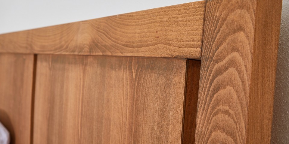 Postel z masivu GITA Buk detail hlavového čela (2)