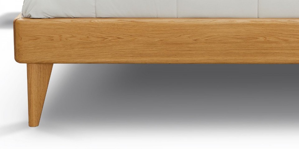 Postel z masivního dubu CALDERA detail nožního čela