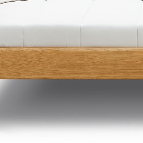 Postel z masivního dubu FORZA BELLE detal nožního čela - rovná noha