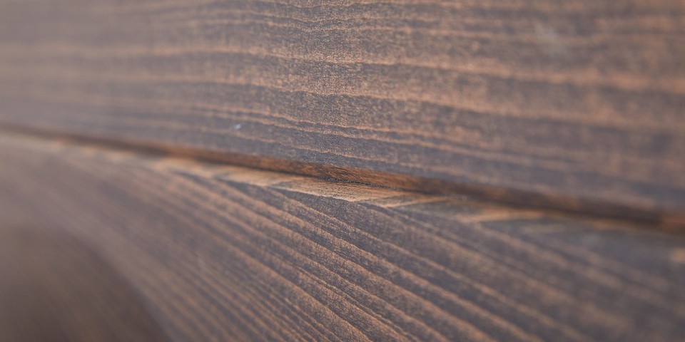 Postel z masivu STELLA detail hlavového čela (2)