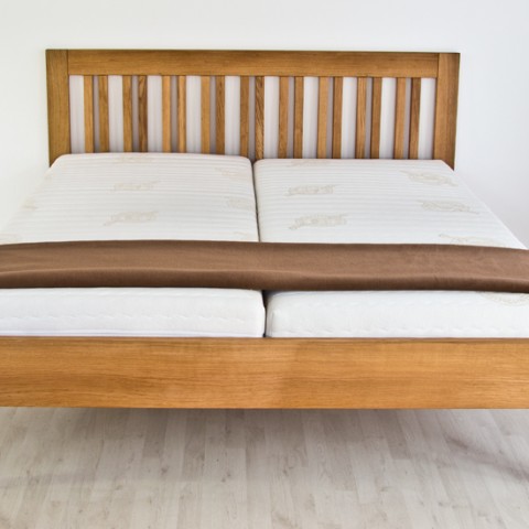 Postel z masivu CAIRO čelní pohled