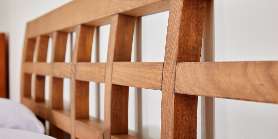 Postel z masivu GEONA detail hlavového čela (2)